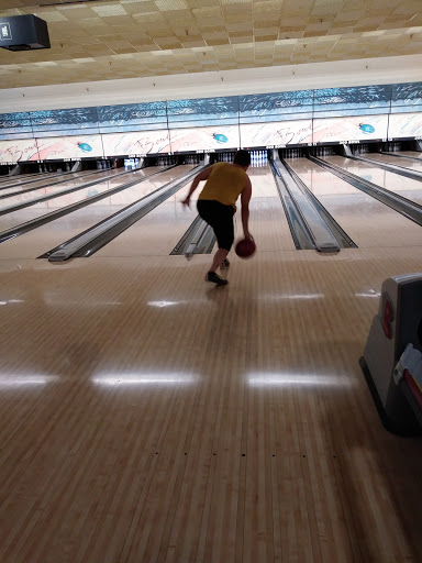 Bowling Alley «Three Hundred Bowl», reviews and photos, 100 Cass Lake Rd, Waterford Twp, MI 48328, USA