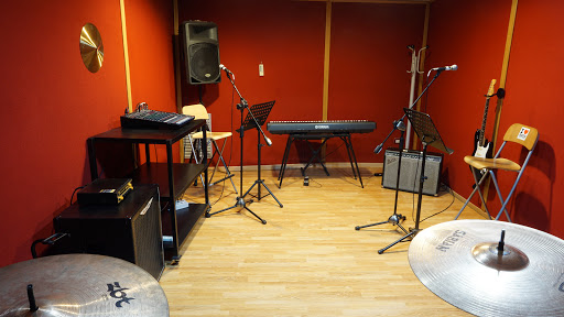 FLY STUDIOS rehearsal rooms for musicians