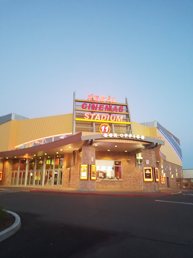 Lancaster Mall, 831 Lancaster Dr NE, Salem, OR 97301, USA, 