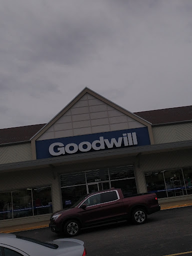 Thrift Store «Goodwill Colonial Heights Retail Store», reviews and photos