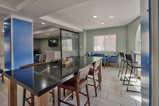 Hotel «Holiday Inn Express Santa Rosa», reviews and photos