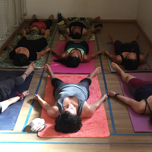 Nueva Escuela De Yoga