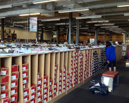 Shoe Store «DSW Designer Shoe Warehouse», reviews and photos, 21 W Hillsdale Blvd, San Mateo, CA 94403, USA