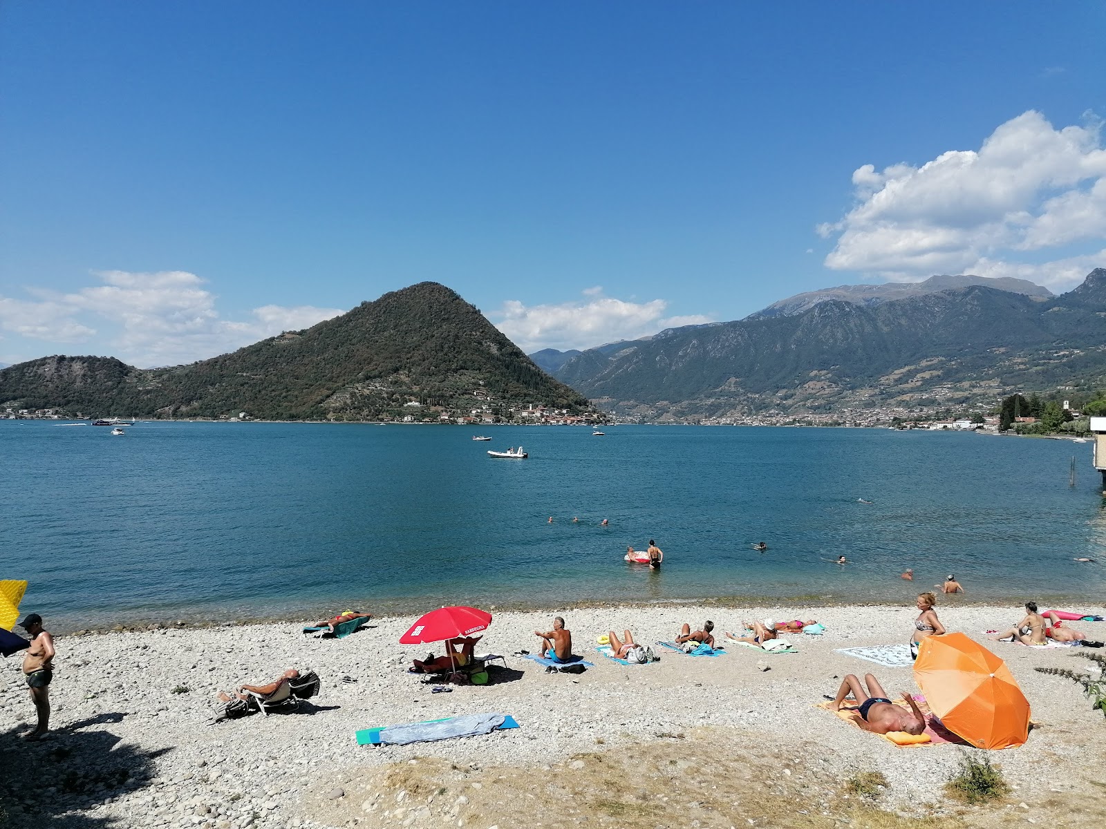Fotografie cu Spiaggia Sulzano cu o suprafață de nisip gri și pietricele