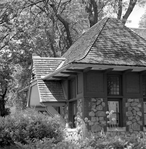 Carlson Cottage, 2001 N Stockton Dr, Chicago, IL 60614