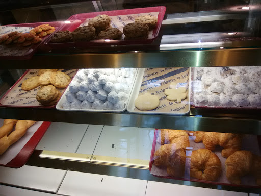 Restaurant «La Baguette French Bread and Pastry Shop», reviews and photos, 3088 Poplar Ave, Memphis, TN 38111, USA