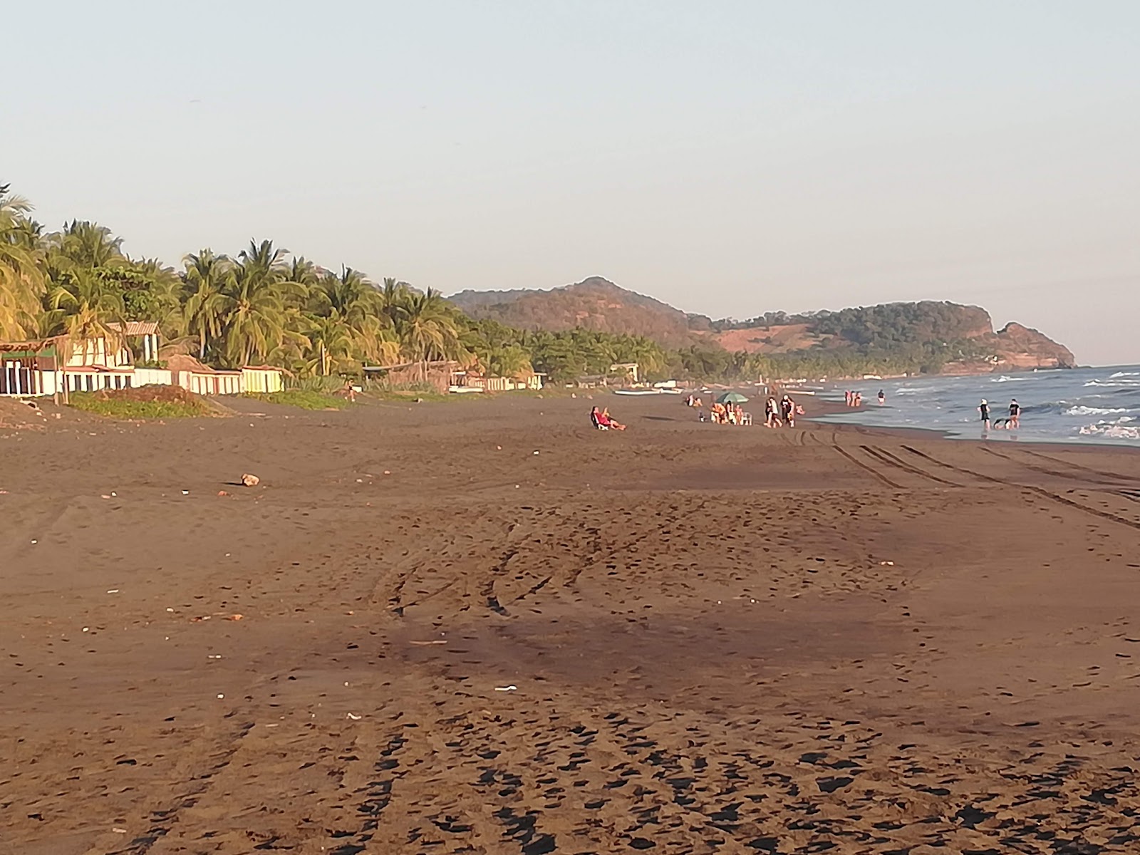 Foto de Sea green beach - lugar popular entre os apreciadores de relaxamento