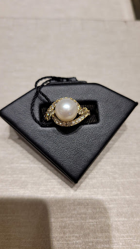 Jewelry Store «Jared The Galleria of Jewelry», reviews and photos, 16070 W Bluemound Rd, Brookfield, WI 53005, USA