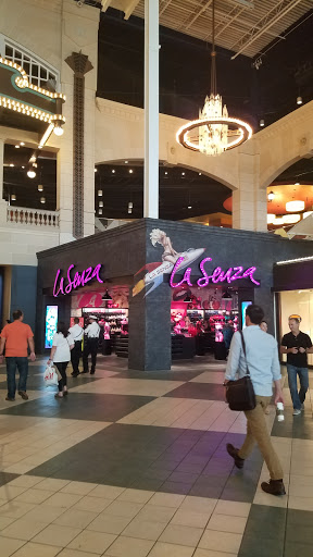 Shopping Mall «Easton Town Center», reviews and photos, 160 Easton Town Center, Columbus, OH 43219, USA