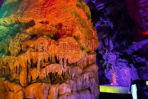 Shanjuan Cave image