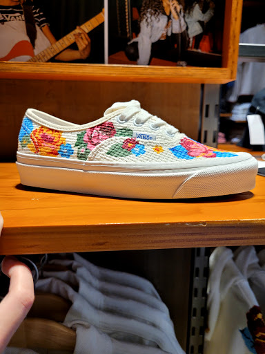 Shoe Store «Vans», reviews and photos, 2601 Preston Rd, Frisco, TX 75034, USA