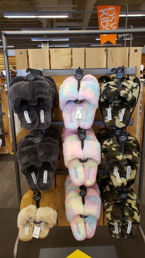 Shoe Store «DSW Designer Shoe Warehouse», reviews and photos, 23171 W Outer Dr, Allen Park, MI 48101, USA