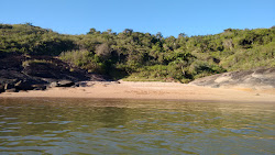 Photo de Praia dos Bremen entouré de montagnes