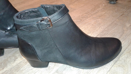 Shoe Store «Mar-Lou Shoes», reviews and photos, 5471 Mayfield Rd, Lyndhurst, OH 44124, USA