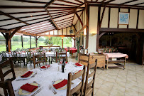 Atmosphère du Restaurant français La Ferme Saint Hubert à Colleville-Montgomery - n°18