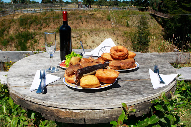 Opiniones de Turismo aventura Los Robles de Puyán en Castro - Restaurante