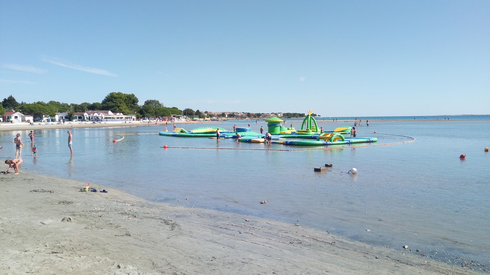 Bijeca beach'in fotoğrafı - Çocuklu aile gezginleri için önerilir