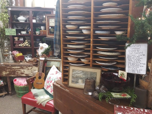 Antique Store «M & M Antiques & Collectibles», reviews and photos, 123 N Lewis St, Monroe, WA 98272, USA