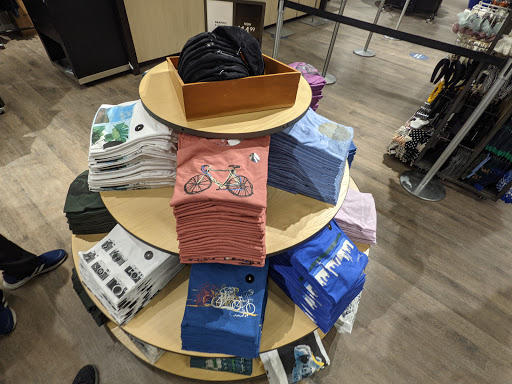 Clothing Store «Banana Republic», reviews and photos, 103 S Washington St, Naperville, IL 60540, USA