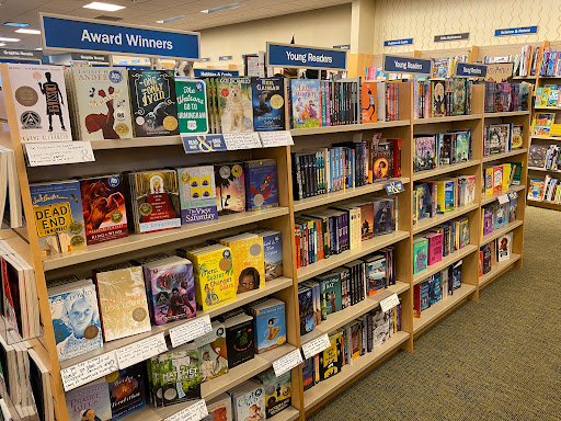 Book Store «Barnes & Noble Booksellers Fredericksburg/ Central Park», reviews and photos, 1220 Carl D. Silver Parkway, Fredericksburg, VA 22401, USA