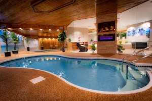 Sybaris Pool Suites Mequon image