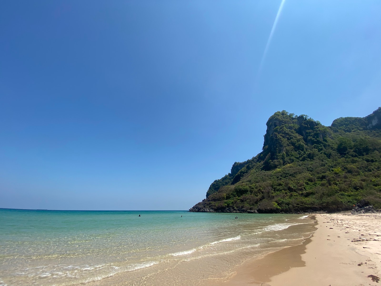 Foto de Sandy Beach - lugar popular entre os apreciadores de relaxamento