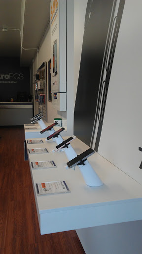 Cell Phone Store «MetroPCS Authorized Dealer», reviews and photos, 1333 St George Ave, Colonia, NJ 07067, USA