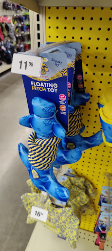 Pet Supply Store «PetSmart», reviews and photos, 250 Grossman Dr, Braintree, MA 02184, USA