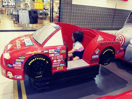 Shopping Mall «North Riverside Park Mall», reviews and photos, 7501 W Cermak Rd, N Riverside, IL 60546, USA