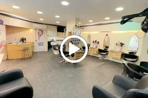 Salon de coiffure FLORINA HAIR - La maison du blond image