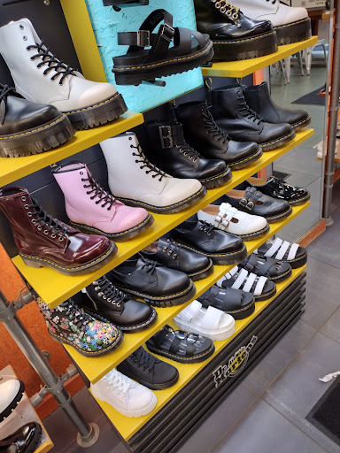 Shoe Store «Journeys», reviews and photos, 15900 La Cantera Pkwy #6635, San Antonio, TX 78256, USA