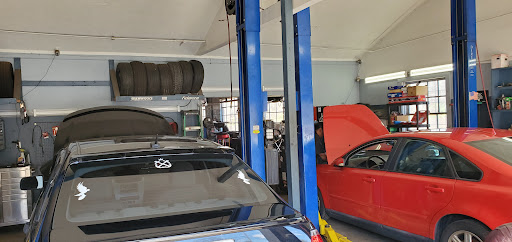 Auto Repair Shop «Falmouth Auto Center», reviews and photos, 614 E Falmouth Hwy, East Falmouth, MA 02536, USA