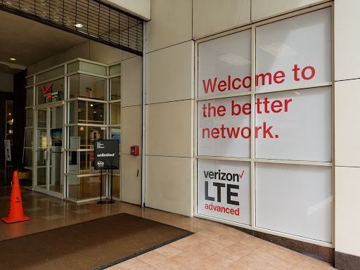 Cell Phone Store «GoWireless Verizon Authorized Retailer», reviews and photos, 100 S Biscayne Blvd #190, Miami, FL 33131, USA