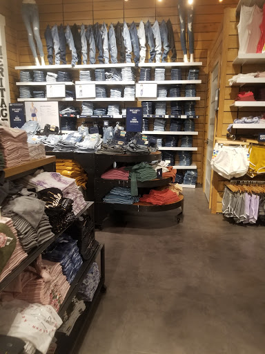Clothing Store «Aéropostale», reviews and photos, 200 Baychester Ave, Bronx, NY 10475, USA