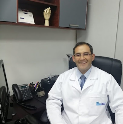 Dr. Jorge González Uscátegui, Ortopedista y Traumatólogo