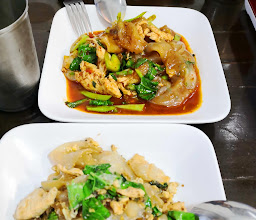ราดหน้าธนาลัย photo