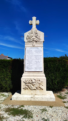Monument aux morts à Secondigné-sur-Belle
