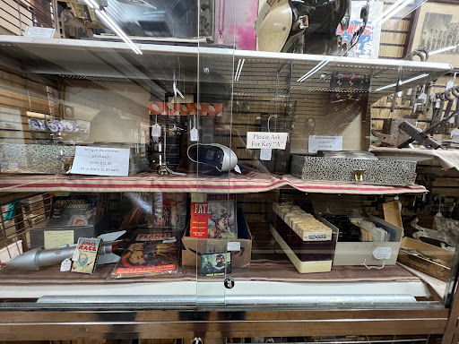 Antique Store «Downtown Antiques Mall», reviews and photos, 1 Court Square, West Plains, MO 65775, USA