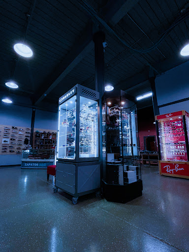 Berkeley Shoes, 225 Broadway, Methuen, MA 01844, USA, 