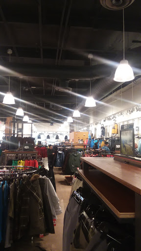 Clothing Store «The North Face Outlet», reviews and photos, 366 Nut Tree Rd, Vacaville, CA 95687, USA
