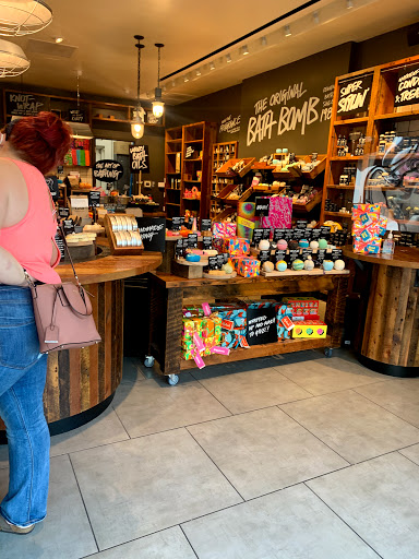 Cosmetics Store «LUSH Fresh Handmade Cosmetics», reviews and photos, 3966 Westheimer Rd, Houston, TX 77027, USA