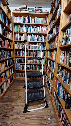 Used Book Store «Books Do Furnish a Room», reviews and photos, 1809 W Markham Ave, Durham, NC 27705, USA