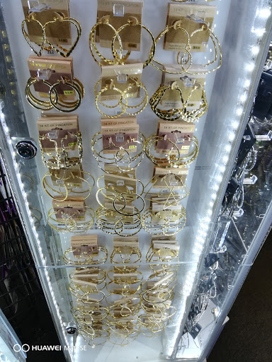 Cosmetics Store «J-Beauty Mart», reviews and photos, 2705 Grand Ave, Waukegan, IL 60085, USA