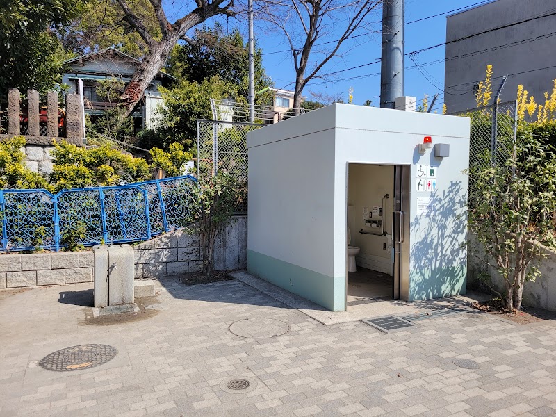 北沢八幡児童遊園 公衆トイレ
