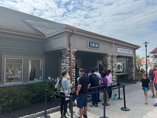 Shopping Mall «Woodbury Common Premium Outlets», reviews and photos, 498 Red Apple Ct, Central Valley, NY 10917, USA