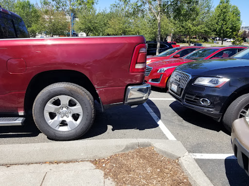 Auto Body Shop «Gerber Collision & Glass», reviews and photos, 21101 WA-99, Lynnwood, WA 98036, USA