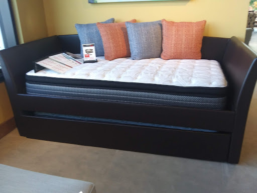 Furniture Store «Rooms To Go Express Furniture Store - Leesburg», reviews and photos, 10300 US-441 #9, Leesburg, FL 34788, USA