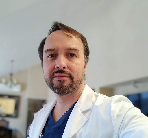 Alejandro Flores Quintanilla - Neurocirujanos en Monterrey