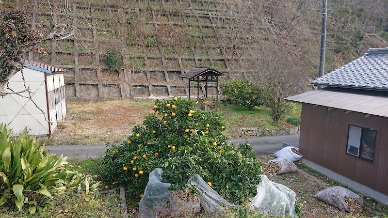 樋之上の屋根付き井戸