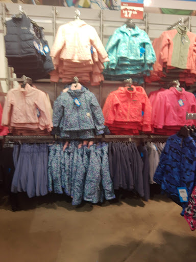 Sportswear Store «Columbia Sportswear Outlet», reviews and photos, 6800 Oxon Hill Rd #600, Oxon Hill, MD 20745, USA